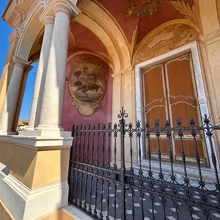 Napoleone Vintage House