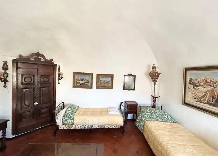 Semesterbostad Napoleone Vintage House Imperia